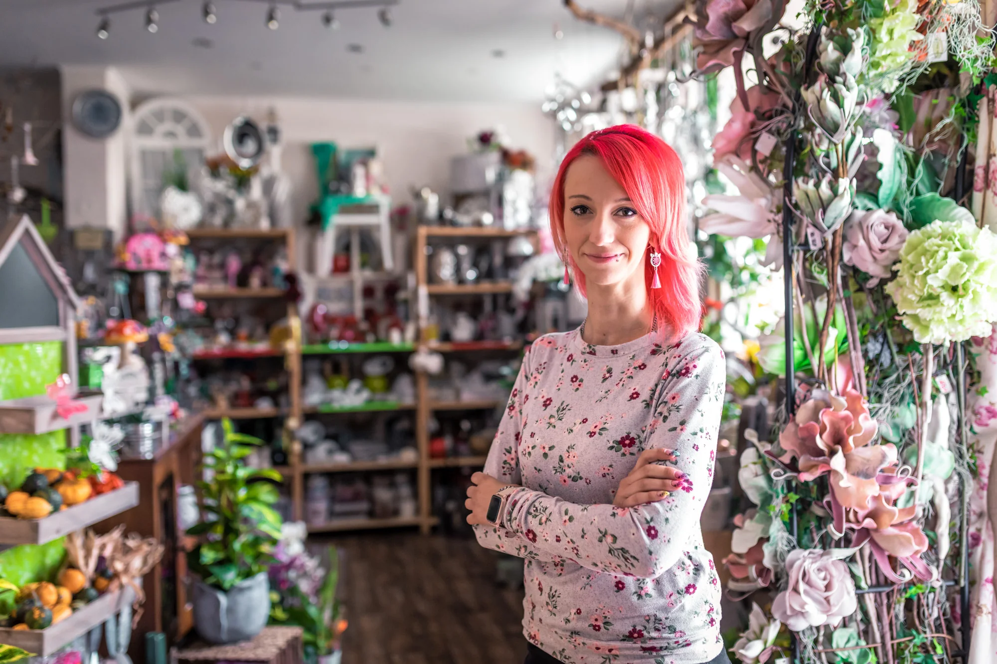 Floristin Anika Sieb in ihrem Laden Blumenfee
